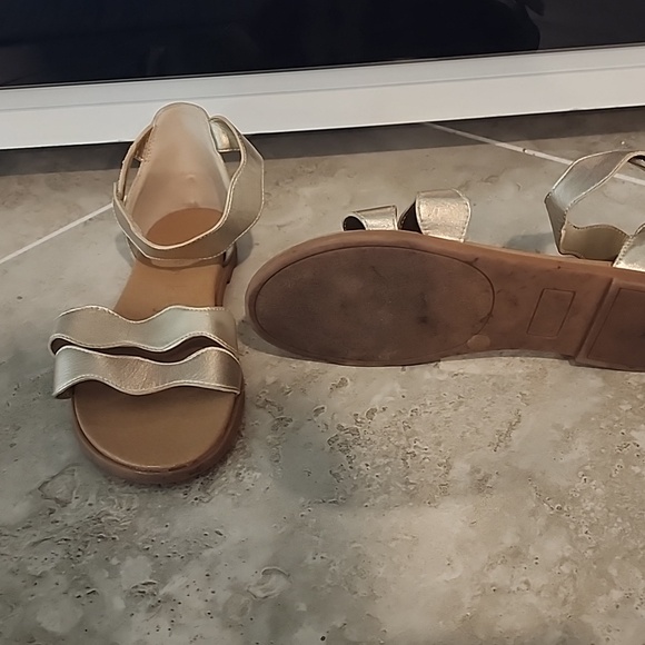 Copper Key Gold Sandals - Picture 2 of 2